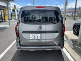 カングーらしいダブルバックドアが特徴です。
