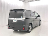 広々とした車内空間に優れた燃費性能。更にデザインも上質で人気のお車です!