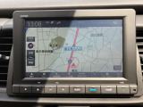 メモリーナビ装備、最近の主流がHDDからメモリーナビになってきてます。フラッシュメモリーは、処理や検索スピードでHDDを上回ります。耐久性も増しますので、故障の心配も少ないです。