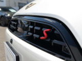 保証期間中にトラブルが発生した際は、24時間フリーダイヤルでオペレーターが対応致します。応急処置方法のみならず、出張修理やレッカー搬送などの手配、お客様の代替交通手段やホテルの確保を行います。