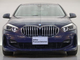 【キドニーグリル】BMWの代名詞。一目見ただけでBMWであると認識できる確固たるアイコンとして存在感を放ちます。