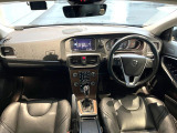 いまは生産終了となった大人気コンパクトカーV40のD4モデル!!上位グレードには本革シートや高音質スピーカー等快適装備が盛り沢山♪安全で快適なドライブが出来ますね♪