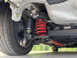 お車を安心してお乗りいただく為には、足回りの定期点検が欠かせません。サービスサポート(有償保証)では無料点検もご提供しており、安心のカーライフをお過ごしいただけるサポート体制が整っています。