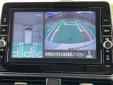 アラウンドビューモニター、駐車中の車を空から見下ろしているかのような映像で表示し、駐車をアシストします