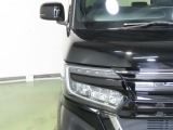 LEDヘッドライトは、点灯の瞬間から光量を発揮し、突然暗くなるトンネルなどでの安定感を高めます。