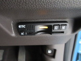 ETC付。高速道路の料金所はキャッシュレスで通過です。サービスエリア等にあるスマートインターの出入りも利用可能でとっても便利。ご納車後すぐにお使い頂けるようセットアップしてのお渡しとなります。