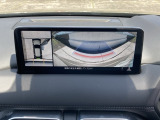 狭い場所での駐車やすれ違いなどでより的確な運転操作に役立つ360&deg;ビューモニターが装備されています。