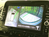 【アラウンドビューモニター】専用のカメラにより、上から見下ろしたような視点で360度クルマの周囲を確認することができます☆死角部分も確認しやすく、狭い場所での切り返しや駐車もスムーズに行えます。