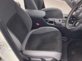 フロントシートです!!セパレートシートなのでお尻をしっかりホールド!!スポーティな運転にも最適です!!