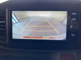 バックモニターで、後方を確認しながら安心して駐車することができます。運転初心者も熟練者も必須の機能ですよ!
