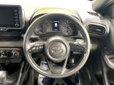 インテリアに合わせたデザインのステアリングは、運転される方のことも考え、運転しやすい形状、大きさです。是非一度、実際に触ってお確かめください。