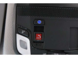 緊急通報ボタンが装備されています。ホンダコネクト対応。ご利用には、Honda Total Care プレミアムのご加入が必要です。