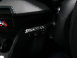 アダプティブクルーズコントロール機能搭載。前方の車両の速度に合わせて車間距離を一定に保ち、自動的にアクセル・ブレーキを調整します。