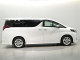 両側パワースライドドア付きだから、狭い駐車スペースなどでの 乗り降りラクラク!小さなお子さまのいるご家庭には嬉しい装備。