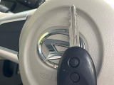 【キーレス】少し離れた場所からでもボタン一つでドアの開錠・施錠ができるのでとっても便利!ドアの鍵穴周りに傷をつけることもありません♪