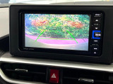 【バックカメラ】駐車時に後方がリアルタイム映像で確認できます。大型商業施設や立体駐車場での駐車時や、夜間のバック時に大活躍!運転スキルに関わらず、今や必須となった装備のひとつです!