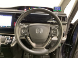 ハンドルにHondaセンシング系のクルーズコントロールやレーンキープアシストなどのスイッチと、オーディオの操作スイッチが装備されています。ハンドルから手を離さず安全に操作できます。