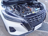納車以降、お車のメンテナンスは自宅近所の日産サービス拠点にて承ります。専門の教育を受けたサービスフロント&メカニックが無料1ヶ月点検から法定/車検整備、万一の故障・不具合の修理まで全て担当いたします。
