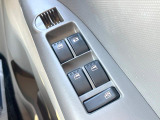 【電動格納ミラー】サイドミラーは電動格納式となっており、狭い駐車場でもキズがつくリスクを抑えられます。