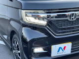 【LEDヘッドライト】悪天候や夜間走行時も良好な視界を確保し安心して運転できる高輝度LEDヘッドライトを装備!点灯速度が早く、消費電力も抑えられています。