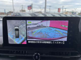 車を真上から見ているように、周囲の状況を把握しながら安心して駐車が行えるアラウンドビューモニター装備!