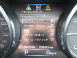 こちらの車輛は【衝突軽減・緊急ブレーキ】を備えており、セーフティドライブをサポート。衝突の危険を感知しドライバーへ警告をおこない、応じられない場合には自動的に緊急ブレーキが作動します。