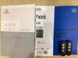 スマートキーは鍵をバッグに入れたままでもドアロックの開閉やエンジンのON・OFFができます。夜間や雨の日も鍵を探さなくて良いので便利です。