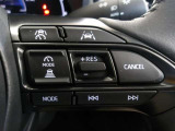 ステアリング右のスイッチにクルーズコントロール機能付き★高速走行時に前車との距離を保ちながら、一定速度での自動走行が可能です!