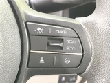【アダプティブクルーズコントロール】高速道路での長距離走行が楽に!!自動で速度を保つクルーズコントロールが、衝突軽減システムと連携し、前方の車両を感知して車間を保つように速度調節してくれます!!