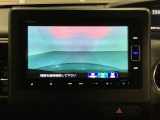 ギヤをR(バック)に入れるとナビの画面に後ろの映像が映るリアカメラ付です。後退時、コンディションが悪い視界でもカラーバックモニターがドライバーをサポートします。