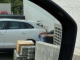 ブラインドスポットアシストが搭載しており、死角からのお車が接近したらわかるようになっております。