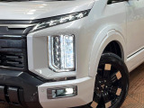 【LEDヘッドライト】悪天候や夜間走行時も良好な視界を確保し安心して運転できる高輝度LEDヘッドライトを装備!点灯速度が早く、消費電力も抑えられています。