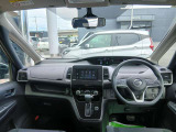 見やすい運転席で快適ドライブ