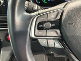 ステアリングにオーディオ操作スイッチが付いています。オーディオ画面に直接タッチしなくても操作が出来ますので、運転に集中できます。