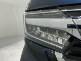 LEDヘッドライトは、点灯の瞬間から最大光量を発揮し、突然暗くなるトンネルなどでの安定感を高めます。
