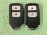 スマートキーを装備しています。鍵を差し込むことなくドアロックの開け閉めと、スタートボタン操作でのエンジンスタートができます。スペアキーも同じものを用意しております。
