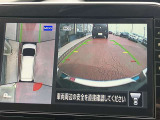 アラウンドビューモニターまるで車を真上から映したような映像で、前後左右の感覚が分かります♪車庫入れや駐車時に大活躍の機能です。