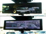 インテリジェント ルームミラーは、車両後方のカメラ映像をミラー面に映し出すので、車内の状況や、天候などに影響されず、いつでもクリアな後方視界が得られます。