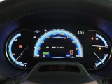 とっても見やすいメーターです。夜間時はラグジュアリーな気分にさせてくれる照明が魅力ですので、夜のドライブも楽しみになりますよ♪