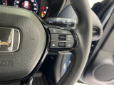 ハンドル右側にはクルーズコントロールのスイッチが装備され運転中の操作も安心して行えます!
