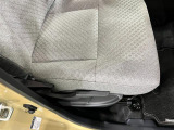 痛みの出やすい運転席シートの角、フロアマット、座面、ともに良好です