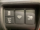 VSA装備車です。VSAはドライバーの操作と車の動きを見守っています。もし車の挙動が乱れたとき、4輪別々にブレーキをかけたり、エンジンパワーをしぼることによって車を安定させます。