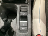 セレクターノブの下に、異なる加速感を楽しめるドライブモードスイッチがついています。一般道、スポーツ走行、エコ走行など、シーンに合わせて最適な加速感を楽しめるドライブモードスイッチです。