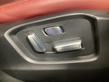 運転席にはパワーシートを装備!シート位置を記憶するメモリー機能付きなのでご夫婦で2名分セットすると便利です♪