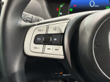 ステアリングにオーディオ操作スイッチが付いています。オーディオ画面に直接タッチしなくても操作が出来ますので、運転に集中できます。