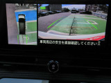 車の真上から見下ろしたような360度視界の良い『アラウンドビューモニター』です♪♪ 苦手な狭い駐車場、暗い所でも確認ができてとっても安心です♪♪