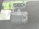 【ドライブレコーダー】ドライブレコーダー装備!走行中はもちろん、あおり運転や事故に遭遇した際、映像で記録し、万一のリスクに備えます。※記録用SDカードはお客様ご自身でご準備いただく必要があります。
