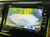 【バックカメラ】駐車時に後方がリアルタイム映像で確認できます。大型商業施設や立体駐車場での駐車時や、夜間のバック時に大活躍!運転スキルに関わらず、今や必須となった装備のひとつです!