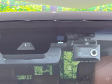 【トヨタセーフティセンス】走行中に前方の車両等を認識し、衝突しそうな時は警報とブレーキで衝突回避と被害軽減をアシスト。より安全にドライブをお楽しみいただけます。