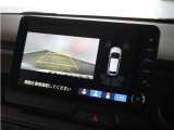 ◆リアワイドカメラシステム◆3種類の表示で後方確認をサポート♪セレクトレバーを「R」の位置に入れるとカメラ画像に切り替え。ノーマルビューでは従来のリアカメラと同様の標準的なビューで表示します!